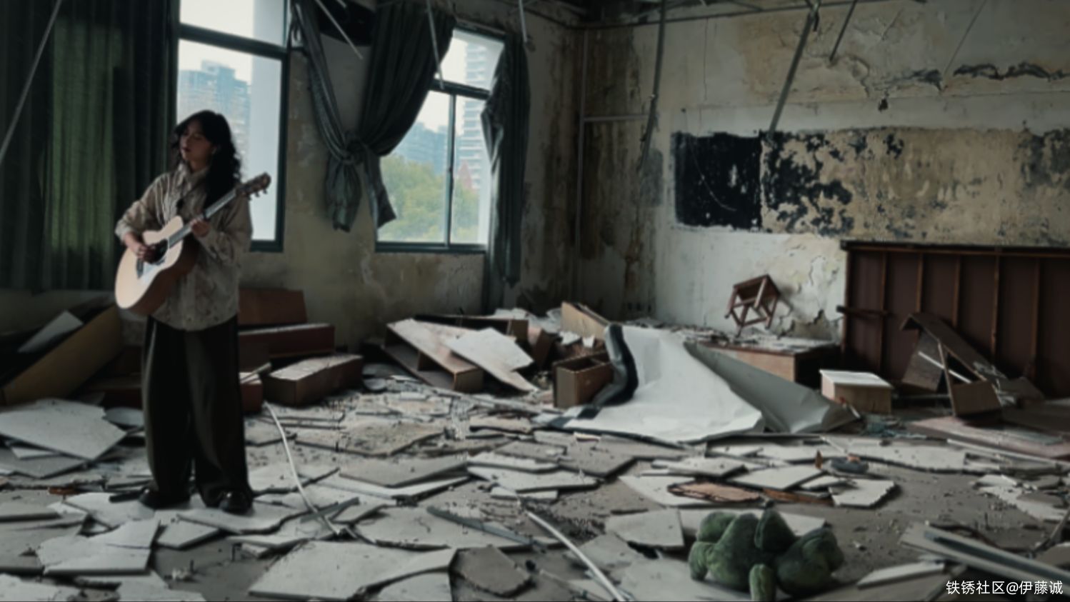 “哭啊喊啊叫你妈妈带你去买玩具啊”